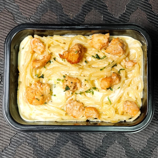 Espaguete ao Molho Alfredo com Frango em Cubos Fasali 350g - Ultracongelado